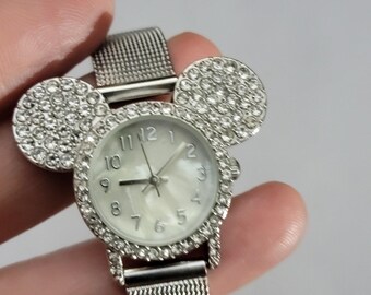 Disney MK900104TRD Womens Wristwatch Silver Case 23mm White Dial Mesh Band