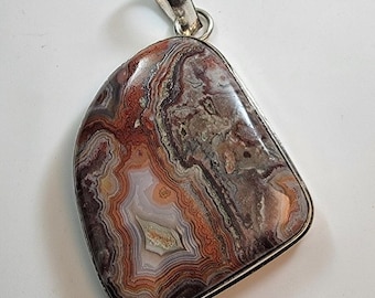 Collar de ágata con encaje loco y diseño artesanal de joyería de plata de ley.