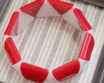 Vintage Candy Cane Colored Red and White Plastic Bracelets, Cultured Hippie Jewelry Bracelet, Stylish Stretch Bracelets, Ideal Boho Jewelry