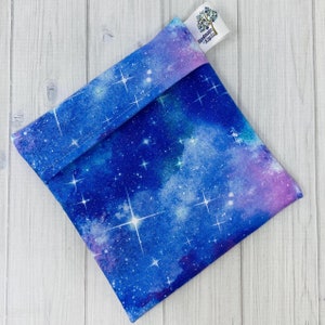 Petit sac humide rabattable de 15 cm (6 po.), Sac pour serviettes en tissu, Emballage pour serviettes hygiéniques, pochette pour serviettes hygiéniques, Imprimé galaxie à paillettes violettes, PUL imperméable