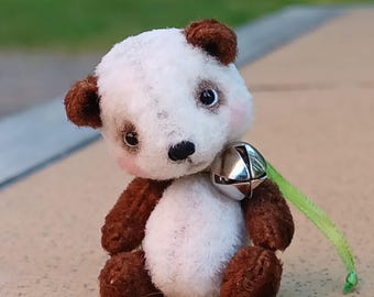 Kolekcjonerski miś Micro Teddy Panda "Chocolate Pie" 4 cm – ręcznie robiony miniaturowy miś