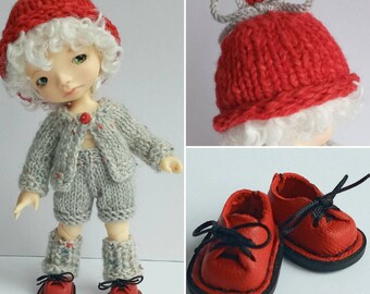 Tenue tricotée élégante « Grey & Red » avec des chaussures pour Irrealdoll en particulier, une robe et un ensemble de chaussures Irrealdoll, des guêtres en cadeau