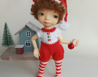 Zestaw sukienek świątecznych BJD Irrealdoll "Xmas Red Elf" dzianinowy kombinezon, czapka i skarpetki / Ubrania świąteczne Irrealdoll / Strój lalki Irreal