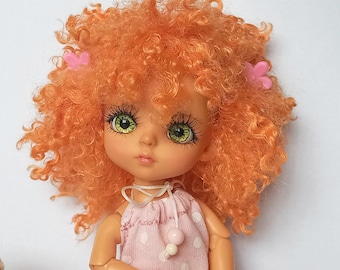 Długa kręcona peruka Lati Yellow Pukifee "Bright Carrot red" / peruka ze sztucznego futra dla Pukifee / peruka BJD / peruka Aquarius / peruka Puki Fee / peruka 5,5 cala