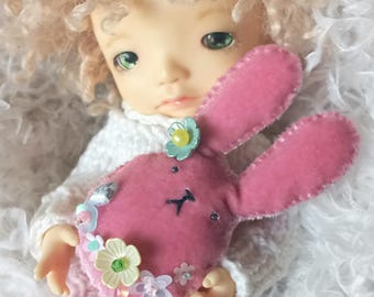 BJD Miniaturowy Różowy Aksamitny Koralikowy Króliczek z Haftowanymi Kwiatami i Puszystym Ogonem /Akcesoria Dla Lalek BJD / Zabawki BJD / Zabawka Króliczek Wielkanocny