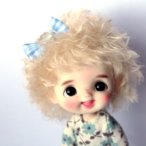 Vorbestellen! OB11 Perücke &quot;&quot;Creme brulee&quot;&quot; / Perücke 14 cm / 1:8 BJD Mohair Perücke / Mohair Perücke für BJD OB11 / individuelle OB11 kurze lockige Mohair Perücke.&quot;