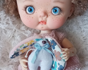 BJD Miniatura filcowa Biały królik "Flower Ears" / ręcznie robiona filcowa miniatura / Miniatura dla lalek / mini filcowy brązowy miś / Miniaturowe zwierzęta /