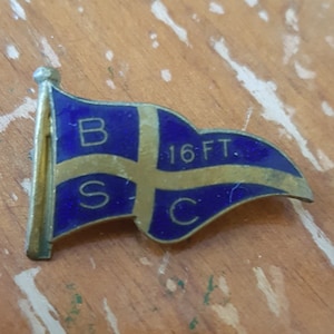 Vintage collectible BSC 16FT pin, enamel Balmoral Sailing Club pin, enamel lapel brooch, enamel badge, collectible badge, flag badge, flag