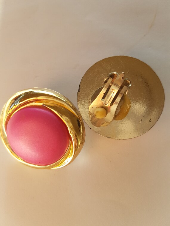 Earrings vintage stunning pink dot gold trim stat… - image 2