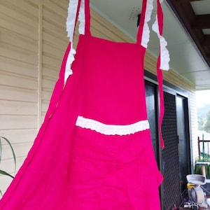 Apron Vintage, full size apron, red cotton white lace apron, shabby chic apron, country style apron, red apron, retro apron, vintage apron