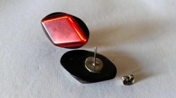 Eighties/nineties deep red plastic resin earrings - image 2