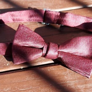 Shiny crimson 90s bow tie, vintage bow tie, vintage mens bow tie, retro bow tie, pink bowtie, funky bow tie, bow tie colourful shiny 90s