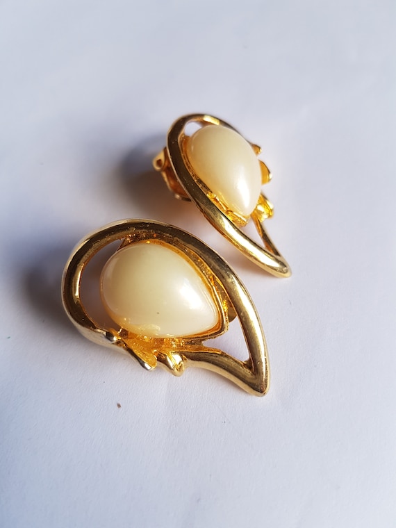 Boucles D'oreilles Clips Fantaisie Dorées Avec Perle Ovale - Occasion, Fermoir Clips - Style Puces