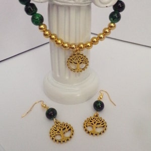 Green Marble Effect Beaded Stretch Bracelet With Tree charm