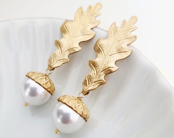 Orecchini a forma di foglia di quercia e ghianda in ottone, orecchini a forma di ghianda con perle, gioielli cottagecore stravaganti, orecchini da sposa a tema bosco, gioielli a tema foresta