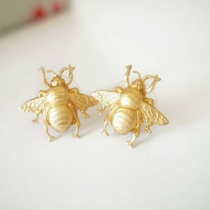 Bee stud earrings, gold bee earrings, gold stud earrings, raw brass earrings, bee earrings, bumble bee earrings, cute earrings, gift for her