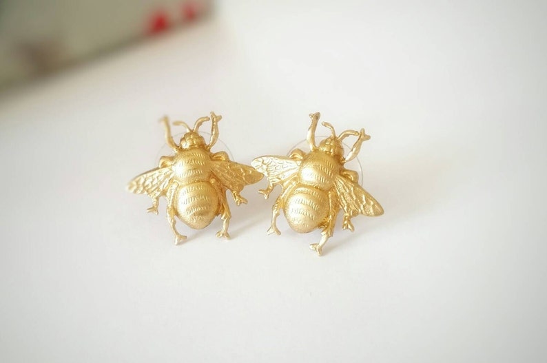 Bee stud earrings, gold bee earrings, gold stud earrings, raw brass earrings, bee earrings, bumble bee earrings, cute earrings, gift for her 