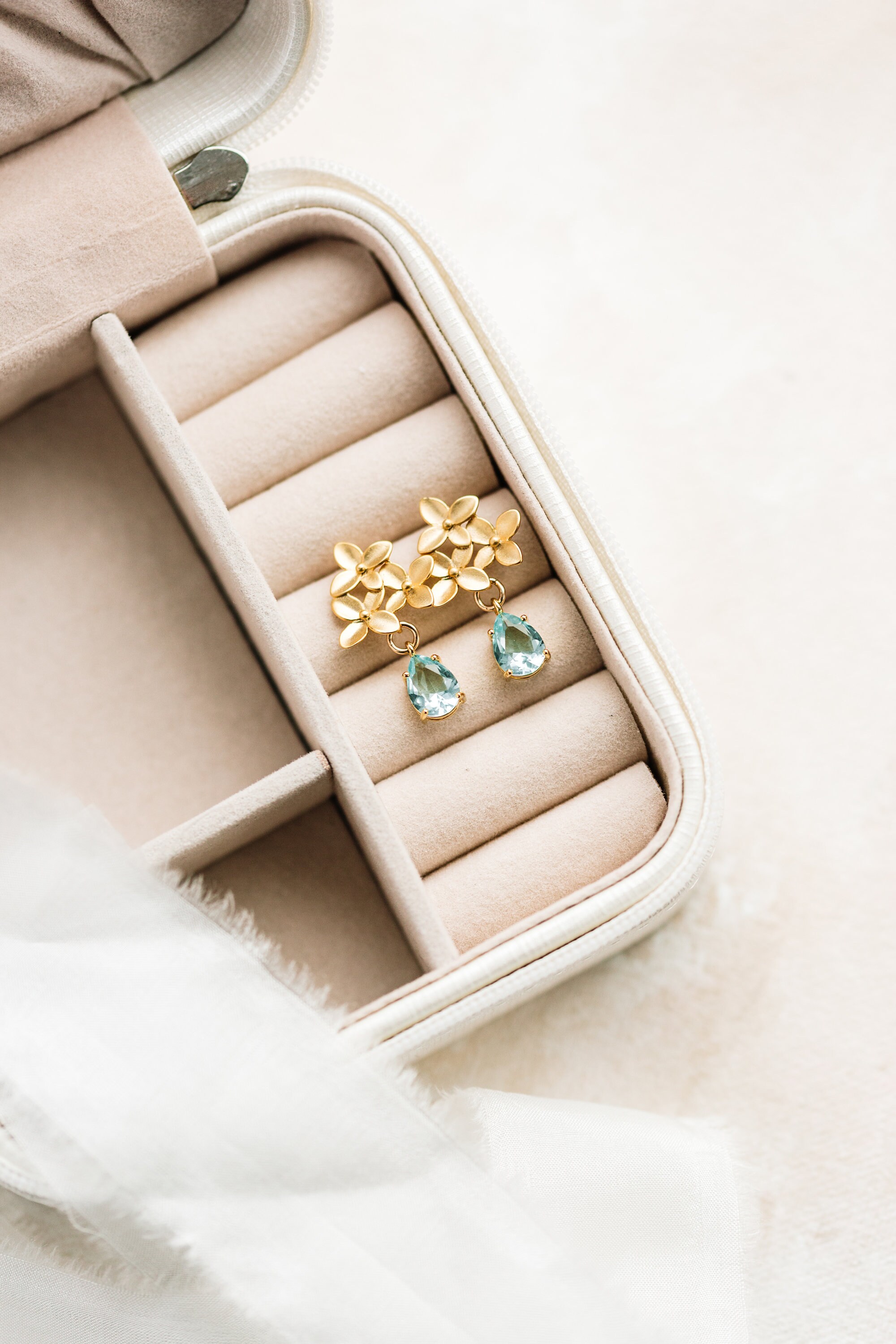 Happy Flower Earrings in Gold main image 1