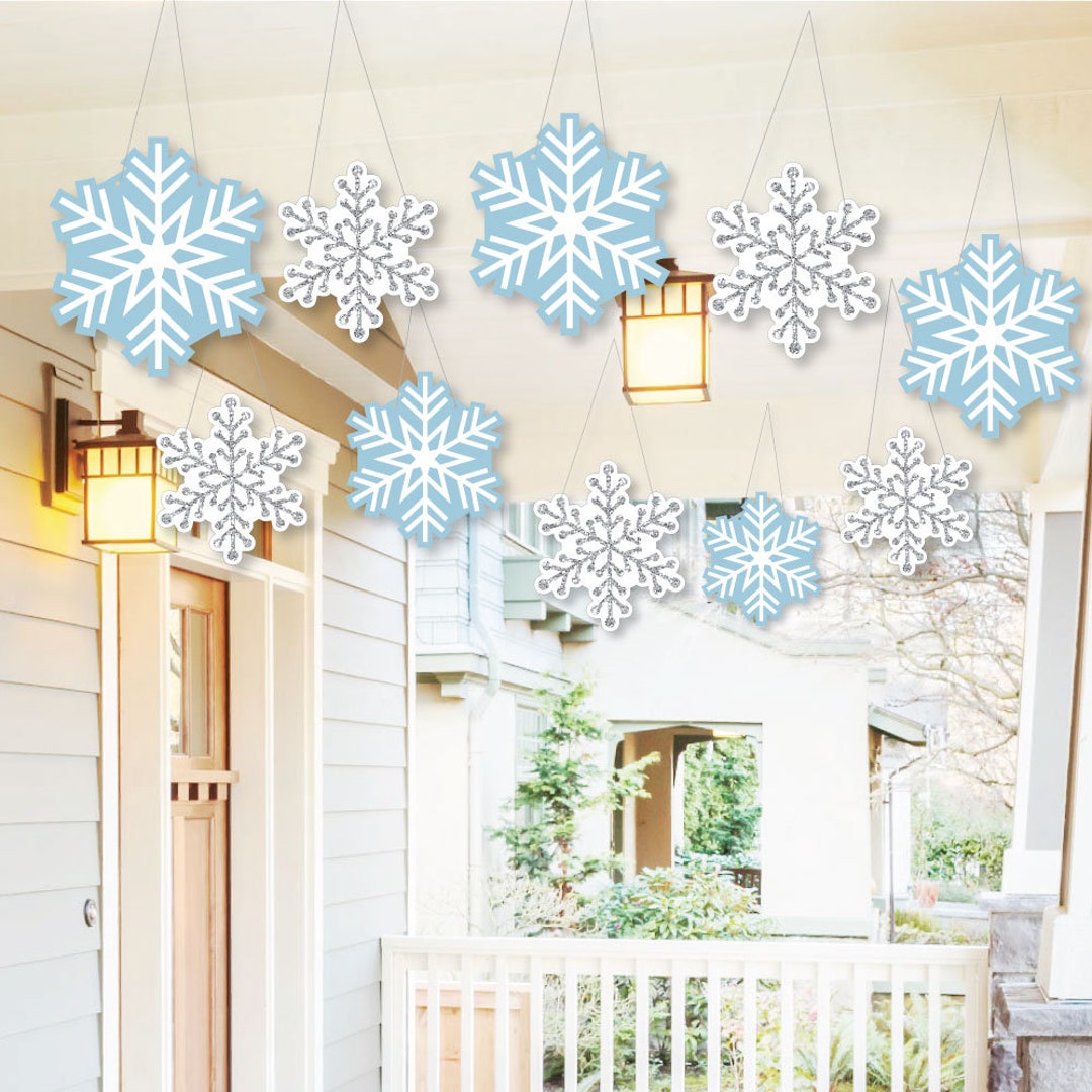 DIY Holiday Decorating – Falling Snowflakes