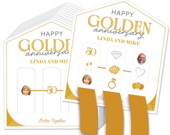 Puede incluir: Un montón de tarjetas de aniversario doradas con el texto "HAPPY GOLDEN anniversary LINDA AND MIKE". Cada tarjeta tiene un fondo blanco con detalles dorados, una foto de una pareja, el número "50" y las palabras "Better Together".