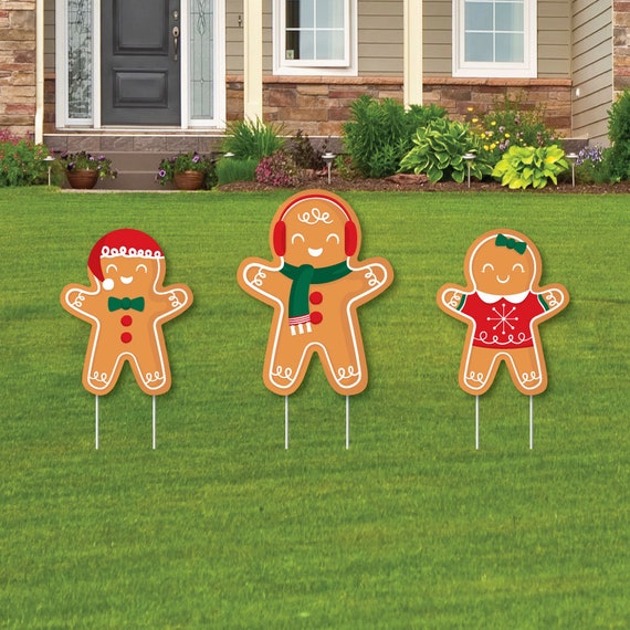 Gingerbread 2025 outdoor decorations