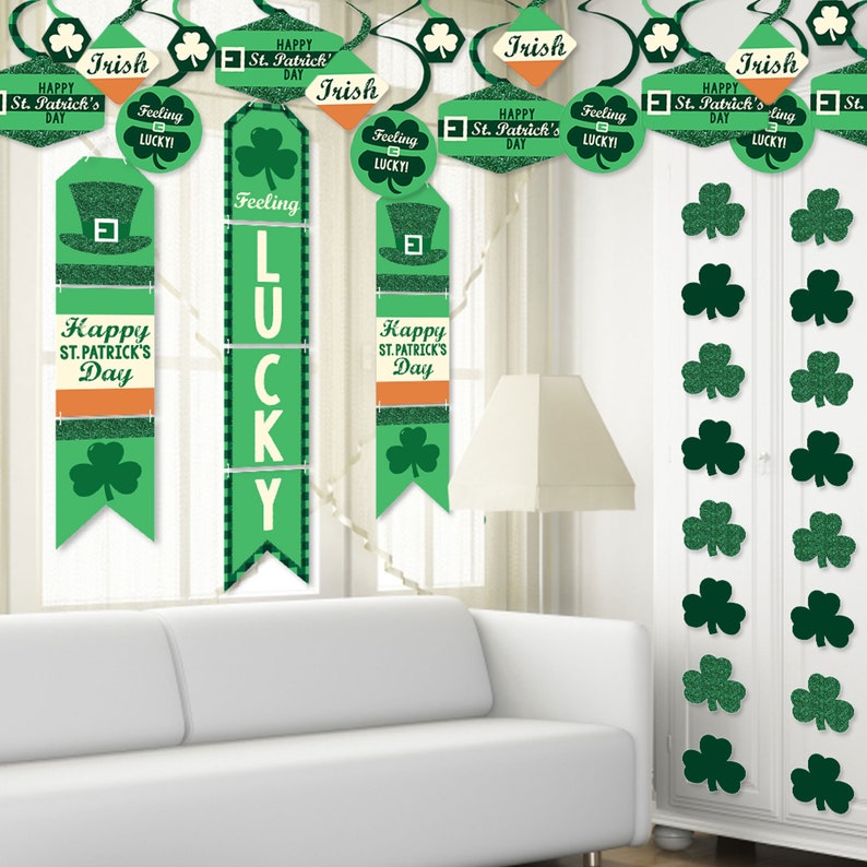 St Saint Patty\u2019s Day Party Room Decoration Kit Wall and Door Hanging Decor Patrick\u2019s Day
