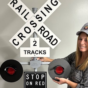 RAILROAD TRAIN CROSSING signal sign kit with flashing led lights wall decoration