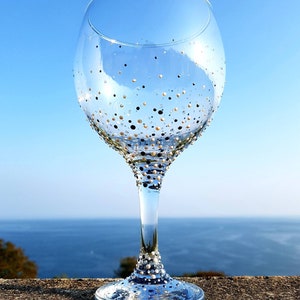 Hand Painted Decorated Large Balloon Gin Wine Glass &#39;Snowfall&#39;