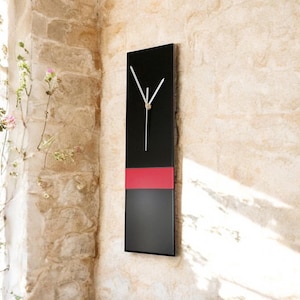 Handgefertigte schlanke schwarze Wanduhr: Modernes Wohndekor (40 cm)