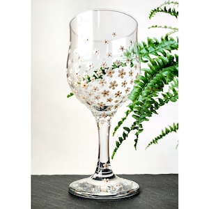 Hand Painted 'Daisy' Wine Glass