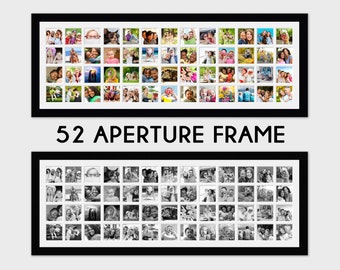 Puede incluir: Un marco de fotos negro con 52 aberturas para fotos. El marco es rectangular y tiene un paspartú negro. El marco está lleno de fotos de personas, algunas en color y otras en blanco y negro. El texto "52 APERTURE FRAME" está impreso debajo del marco.