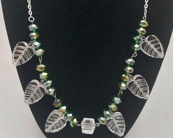 Ivy NC017, Green Beaded Necklace, Clear Leaf Bead Necklace, Iridescent Green Necklace, Plant Lover Gift, Birthday Gift, Gift for Her