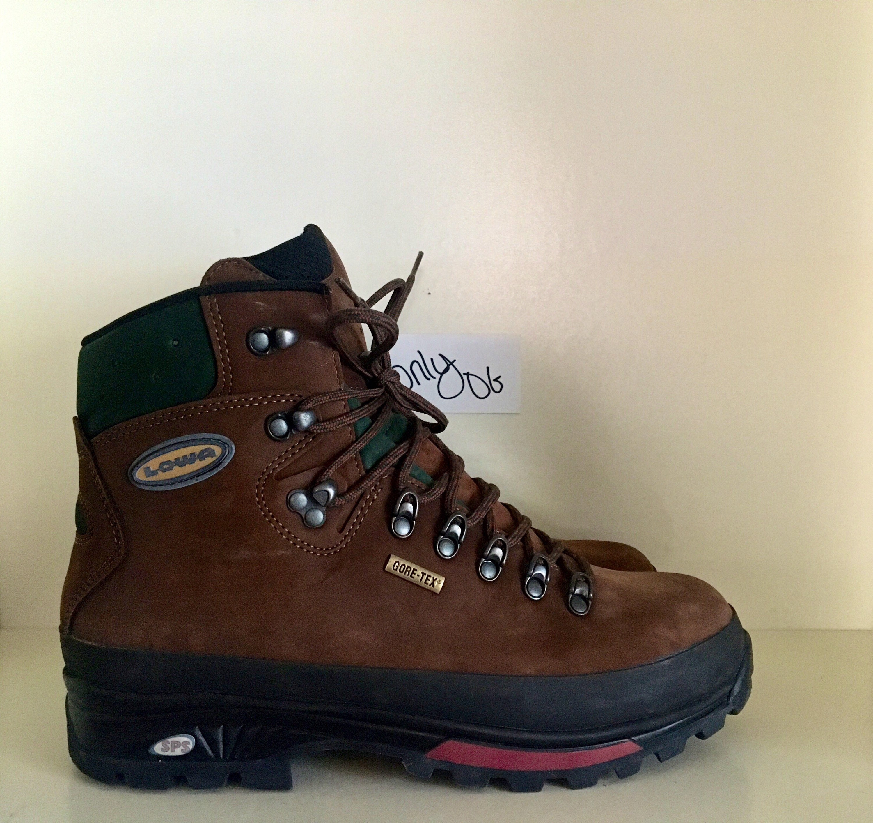 VNDS Lowa Gore-tex Boots Vibram Sole 
