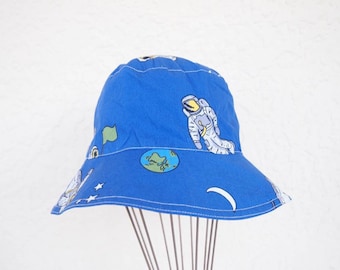 Astronaut space print childrens hat - reversible bucket hat - wide brim hat - sunhat - thick fabric hat - Girls hat - kids hat boy