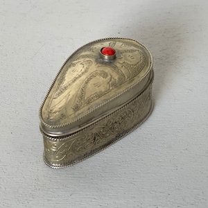 VINTAGE TRINKET BOX / Indian or Moroccan / Small pill box / Drop shaped box / 60s / 70s / Collectible / Metal / Boho Bohemian / Red