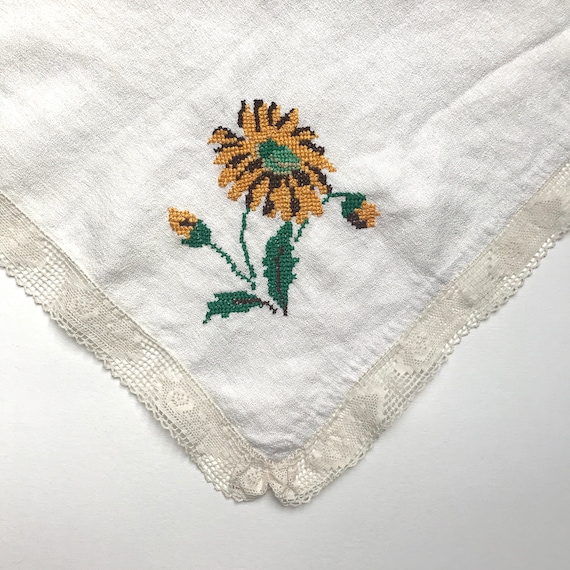 フランスのヴィンテージテーブルクロス：手作りの花柄クロスステッチ