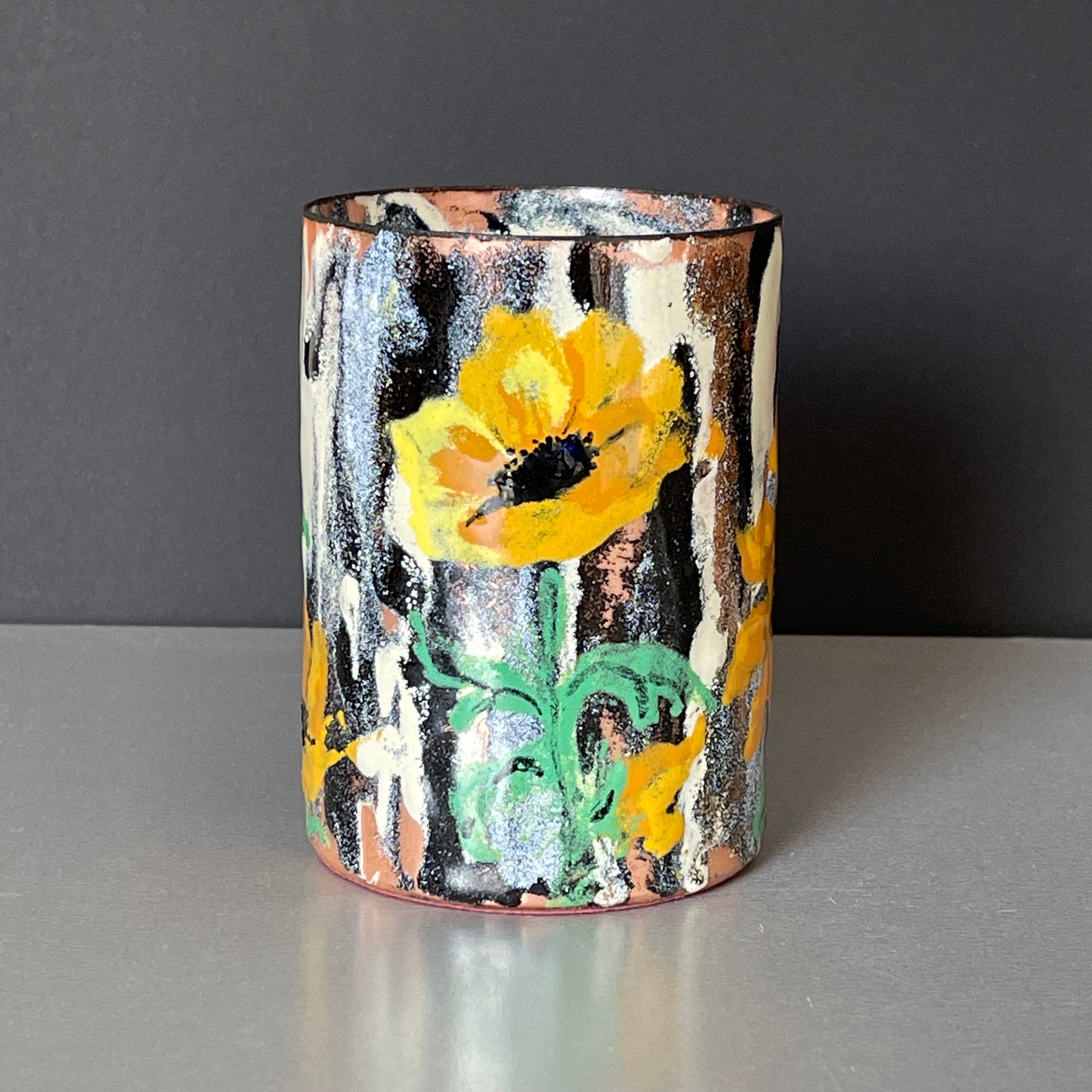 Petit vase décoratif ancien en cuivre ciselé à la main