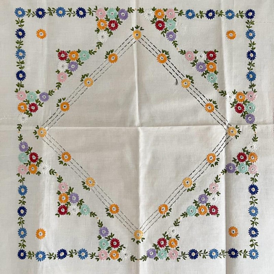 Mantel Bordado Con Flores En Color Rojo Oscuro, Burdeos Y Verde, Tela De Base Blanca, Acabado Con Borde Festoneado, Mantel De Boda Color Rubí, Mantel De Cocina Y Comedor - México