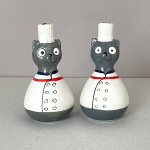 FRENCH VINTAGE SHAKERS / Salt and Pepper / French chef / Retro / Ceramic / Home decor / Serving / Kitchenware / Dinner table