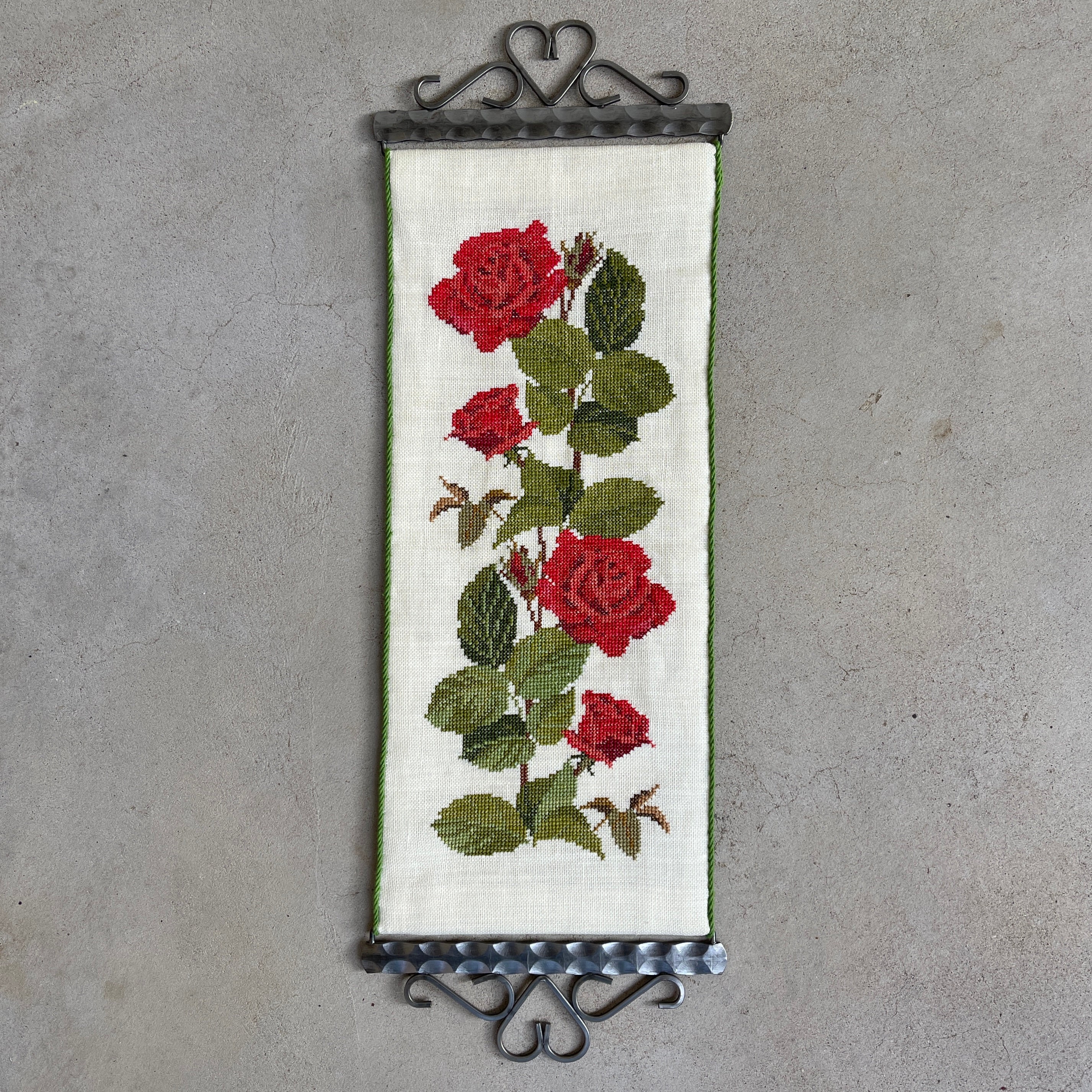 Broderie Vintage Suédoise/Accrochage