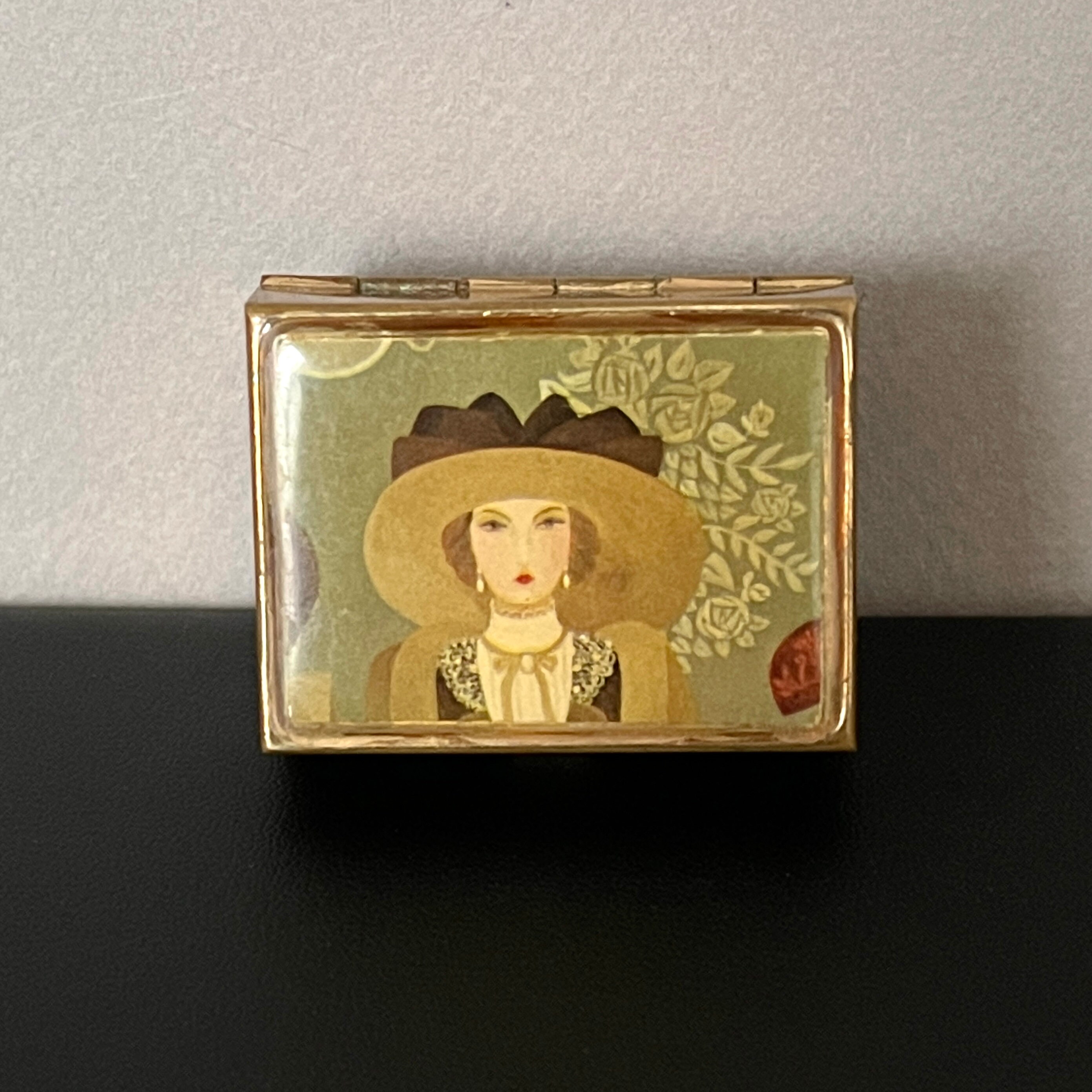 Vintage Tiny Snuff Box Small Pill box Trinket AI26