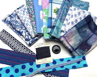 Blauwe stoffen restantenpakket: Franse vintage ephemera, lint en draad