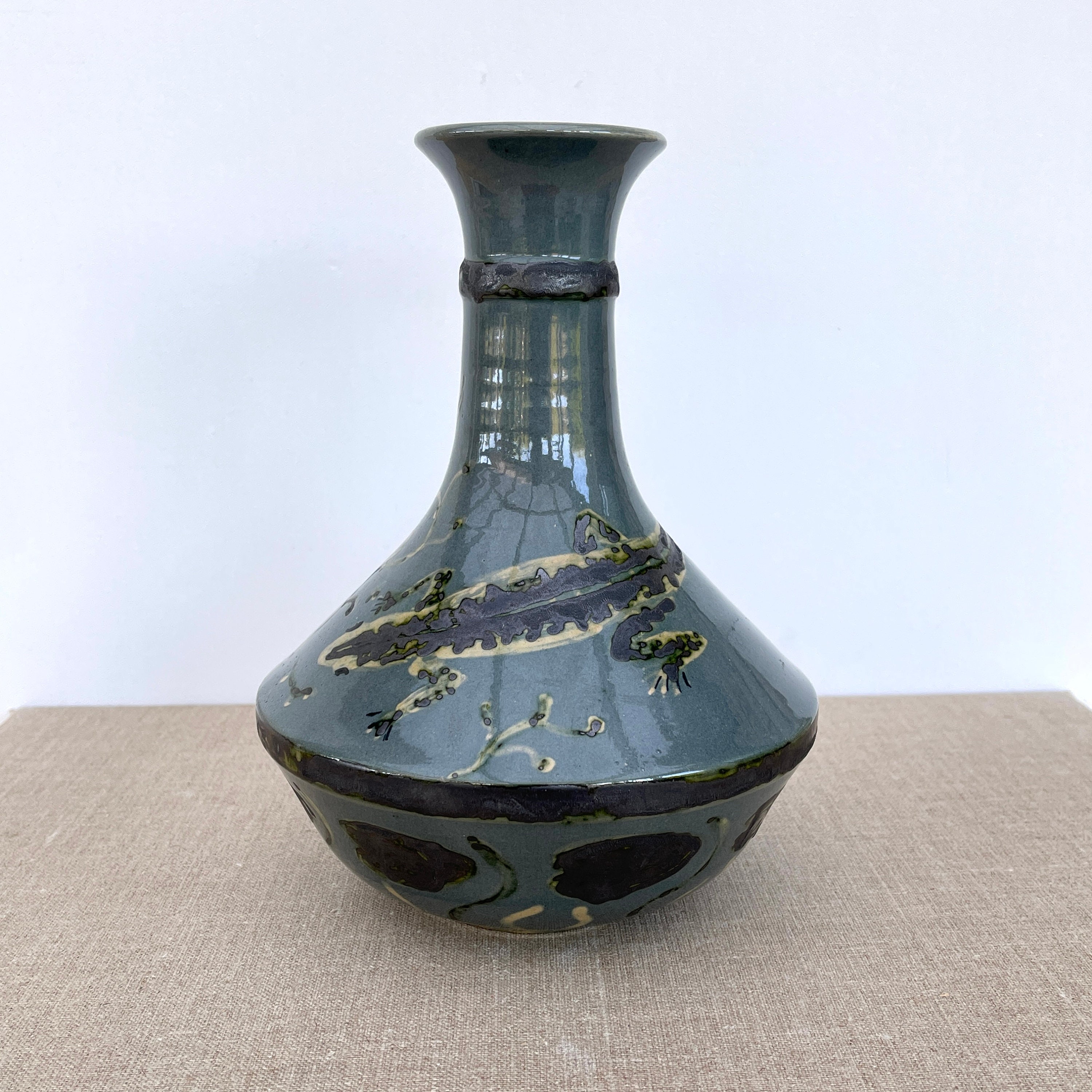 限定品 黒色 陶器製 植木鉢 花とトカゲのデザイン