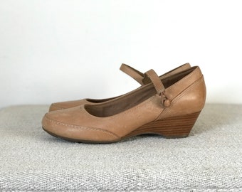 CLARKS VINTAGE SHOES / Wedges / High heels / Beige leather shoes / Retro / Womens fashion shoes / Softwear