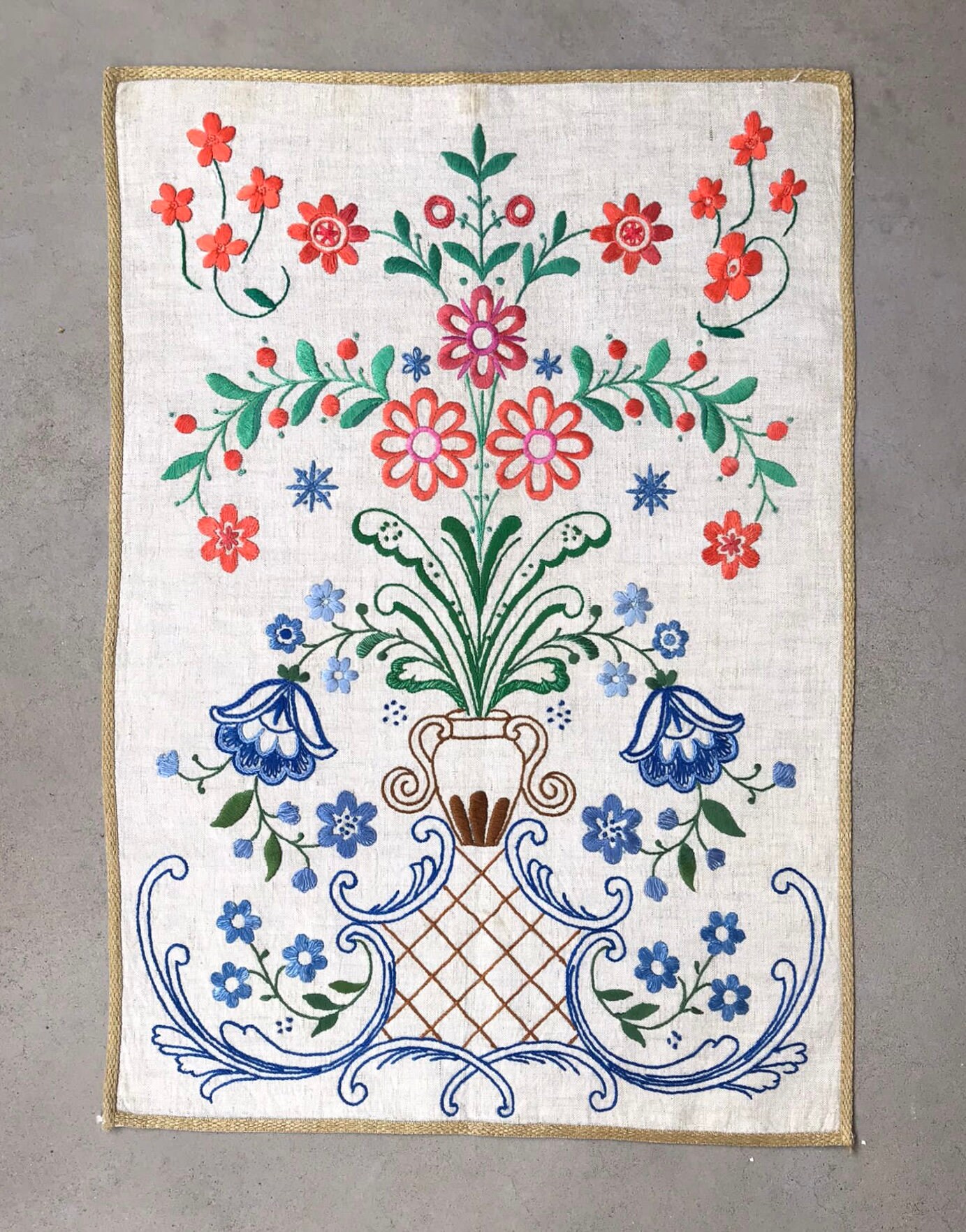 Broderie Vintage Suédoise/Accrochage