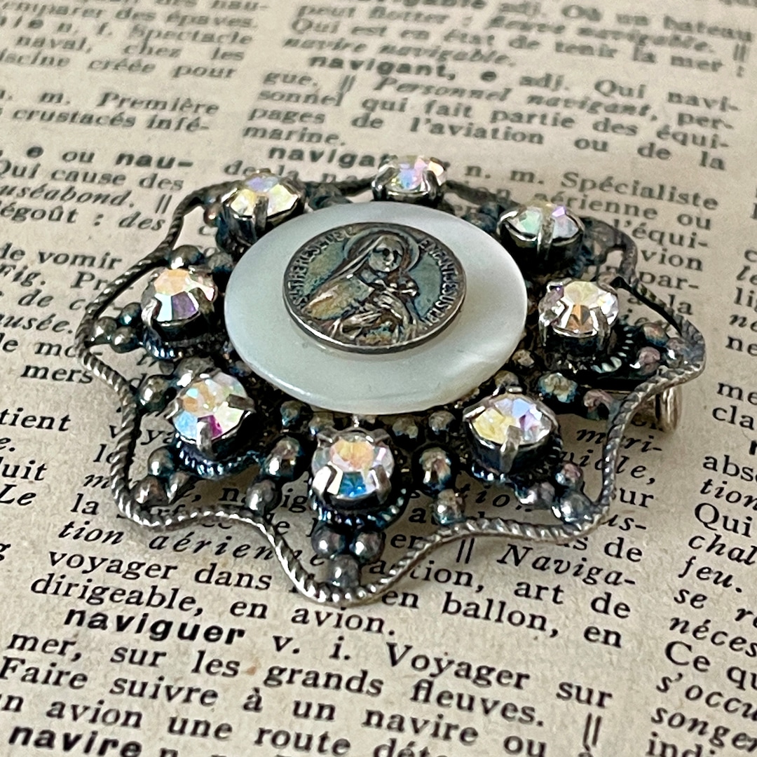 FRENCH VINTAGE BROOCH / Handpainted / Religious / Saint Therese