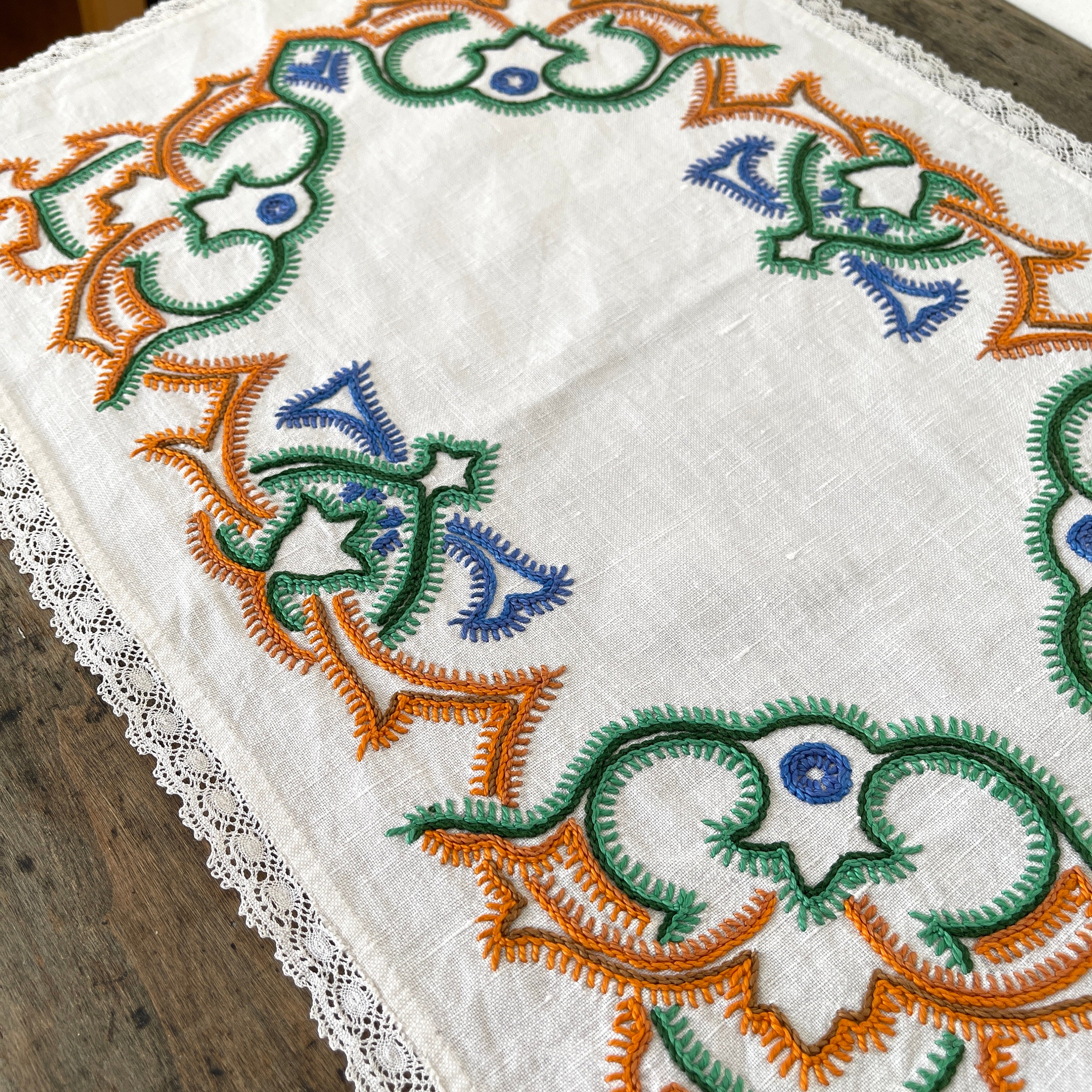 French Vintage Cloth/Tablette Napperon Broderie Cottage Country Style Handmade Romantic White Orange
