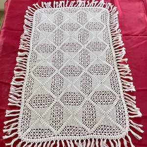 SWEDISH CROCHETED TABLECLOTH / Vintage / Cloth / Romantic / Handmade / Home decor / Cotton / Fringes / Cottage Country Farmhouse style