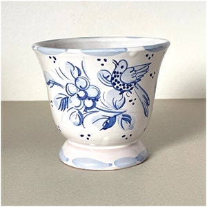 Maceta de cerámica italiana vintage pintada a mano: decoración floral de pájaro azul