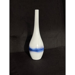 STUNNING PORCELAIN VASE / Glazed ceramic / White Blue / Collectible / Home decor / Asian vintage vase